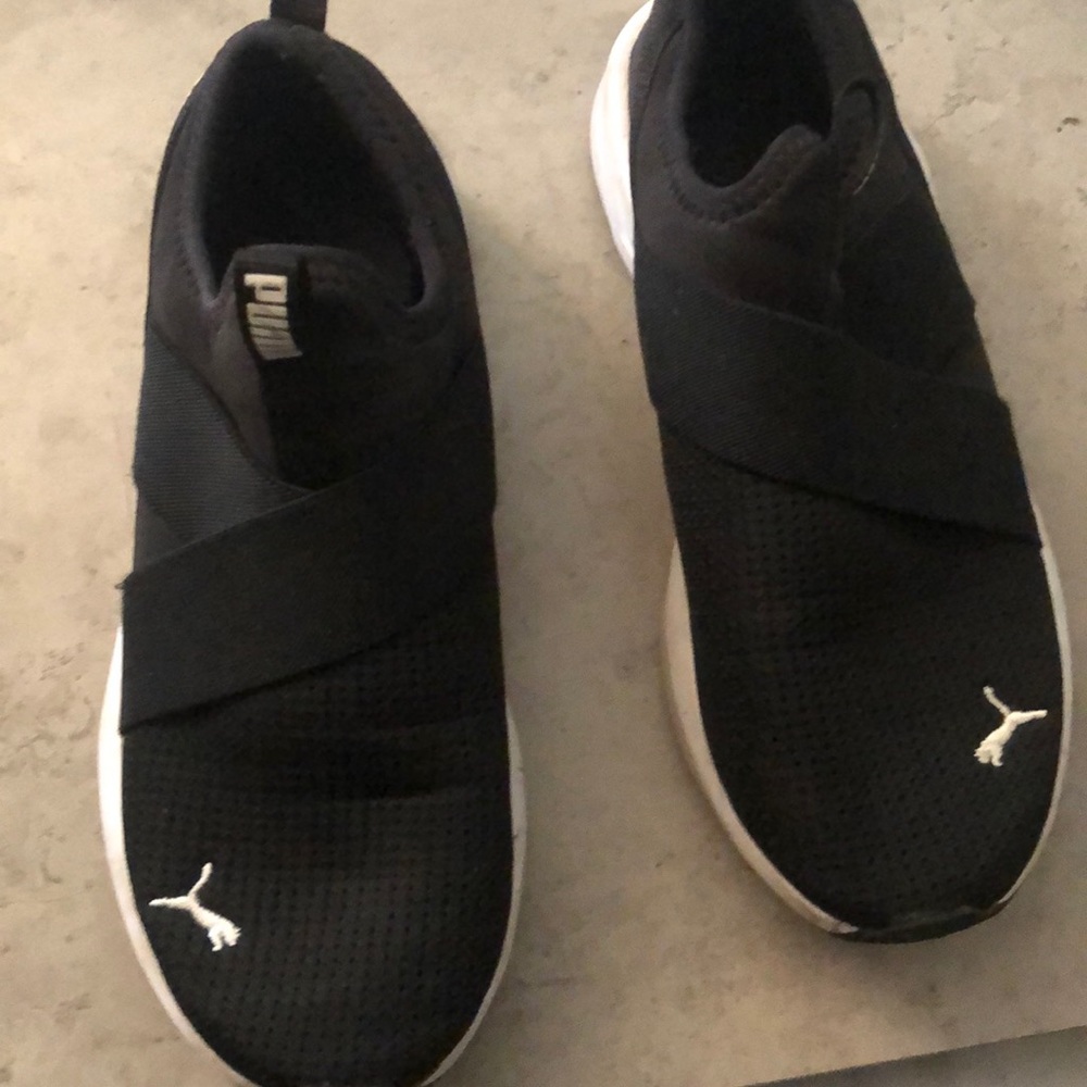 Women Puma shoes size 8 US